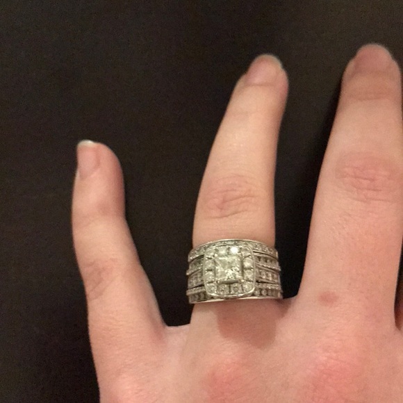 SOLD!!!! Wedding Set 💖💖 - Picture 3 of 6